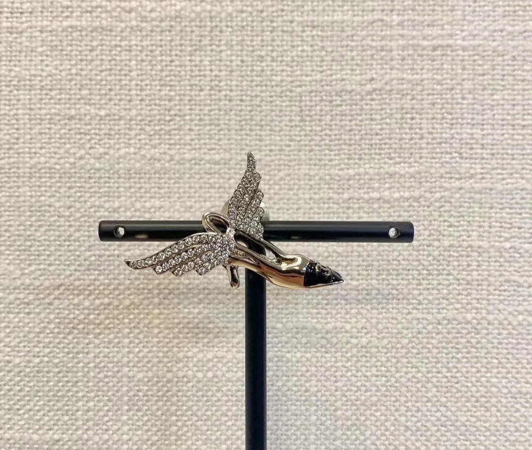 Chanel Brooch Pink Gold 172290