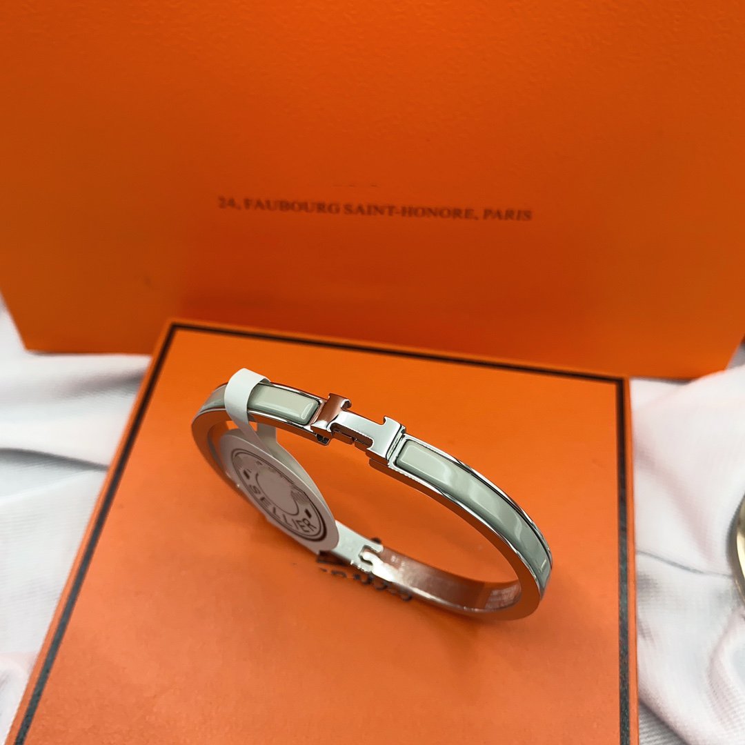 Hermes Classic HM Clic Green 8MM Enamel Bracelet